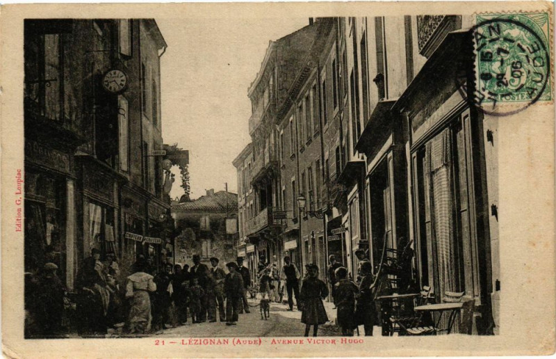 Carte postale ancienne Lézignan-Avenue Victor-Hugo