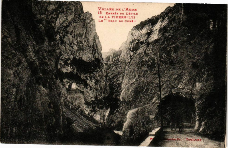 Carte postale ancienne Entrée du Défilé de La Pierre-Lys-Le Trou du Curé