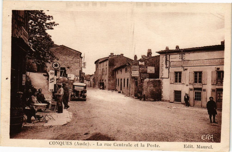 Carte postale ancienne Conques-La rue Centrale et la Poste
