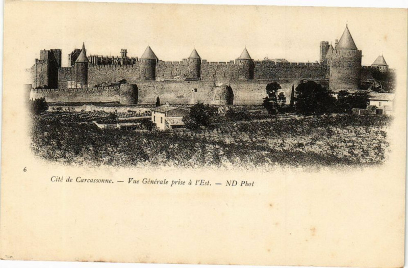 Carte postale ancienne Cité de Carcassonne-Vue Générale prise a l'Est à Carcassonne