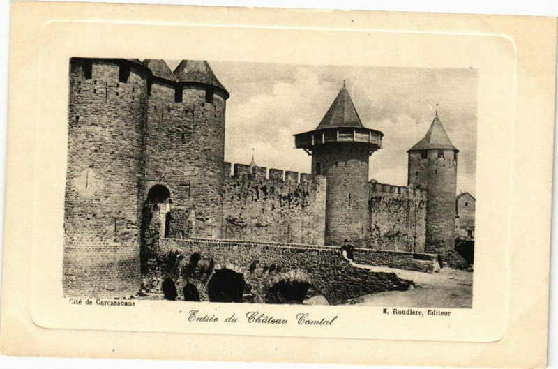 Carte postale ancienne Cité de Carcassonne-Entrée du Chateau Comtal à Carcassonne