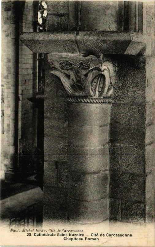 Carte postale ancienne Cathédrale Saint-Nazaire-Cité de Carcassonne-Chapiteau Roman à Carcassonne