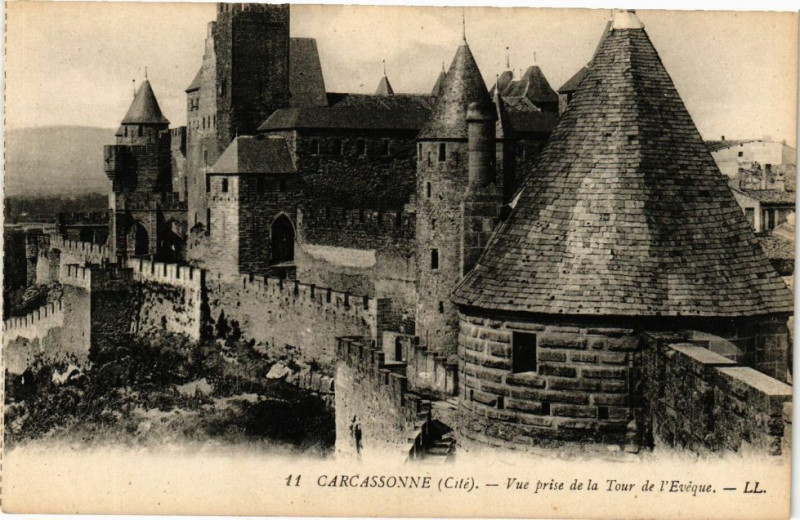 Carte postale ancienne Carcassonne-Vue prise de la Tour de l'Evéque à Carcassonne