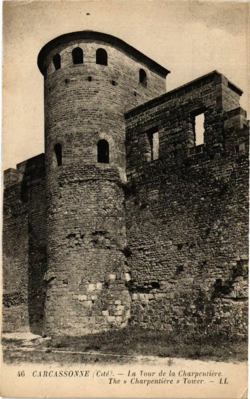 Carte postale ancienne Carcassonne-La Tour de la Charpentiere à Carcassonne