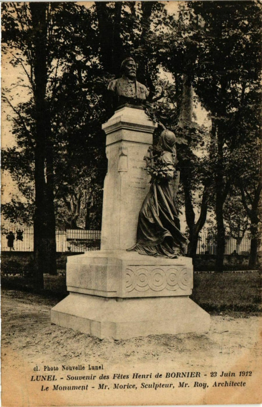 Carte postale ancienne Herault Lunel Monument de Bornier à Lunel