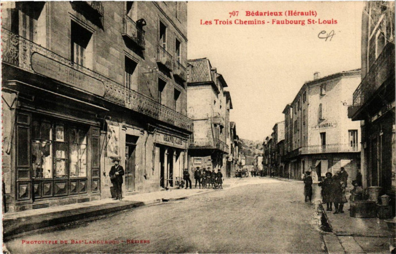 Carte postale ancienne Bédarieux (Hérault) - Les Trois Chemins - Faubourg Saint-Louis à Bédarieux