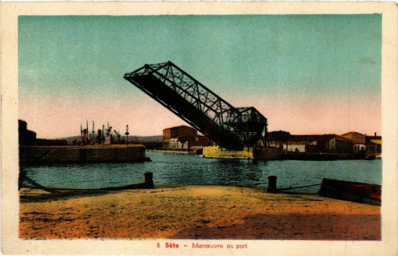 Carte postale ancienne Séte - Monceuvre du port à Sète