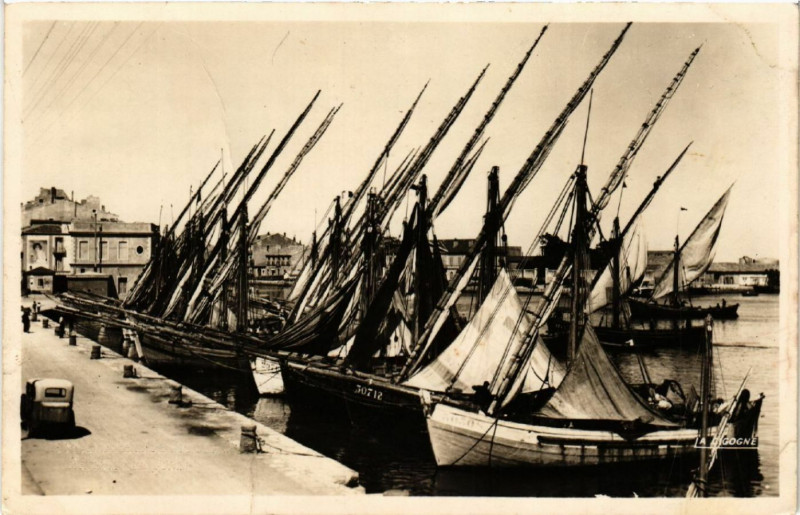 Carte postale ancienne Sette (Hérault) - Un coin du Port bateaux de péche