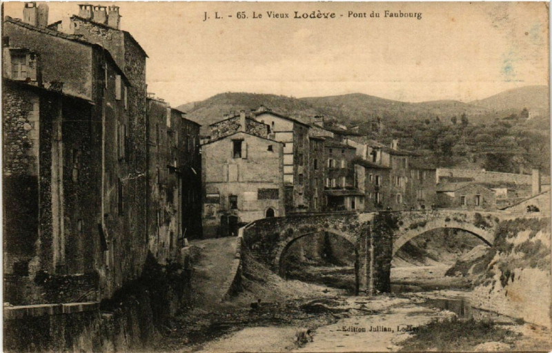 Carte postale ancienne Le Vieux Lodéve - Pont de Faubourg à Lodève