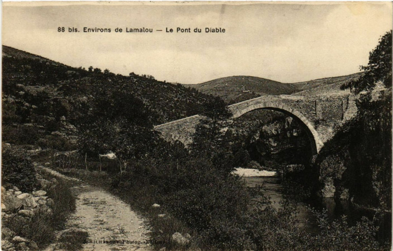 Carte postale ancienne Environs de Lamaiou - Le Pont du Diable