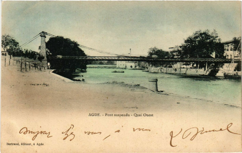 Carte postale ancienne Agde - Pont suspendu - Quai Ouest à Agde