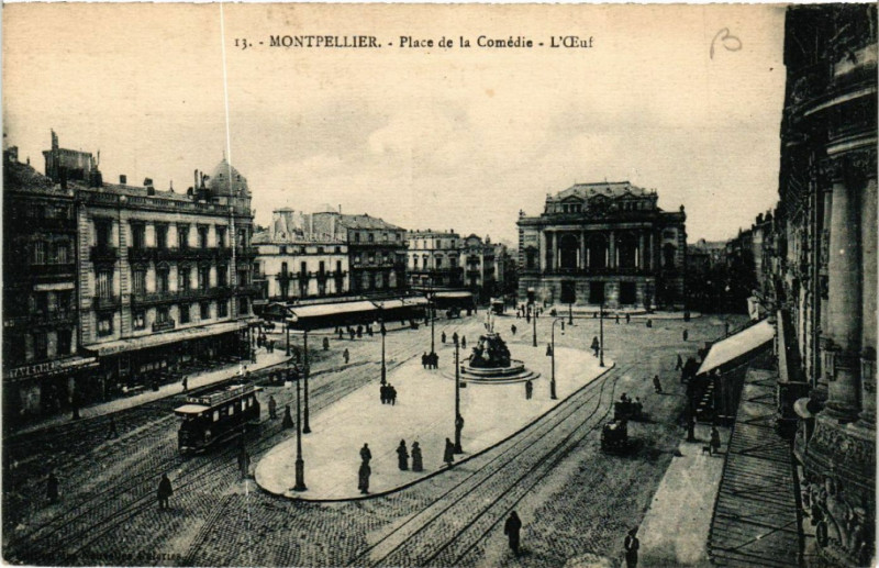 Carte postale ancienne Montpellier - Place de la Comédie -L'CEuf à Montpellier