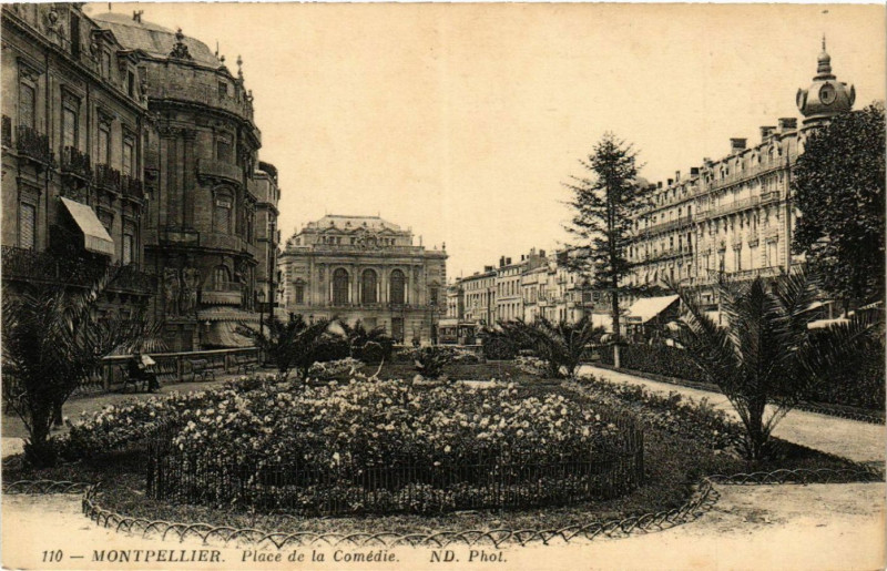 Carte postale ancienne Montpellier - Place de la  Comédie à Montpellier