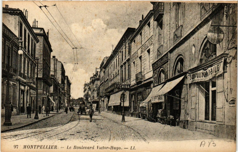 Carte postale ancienne Montpellier - Le Boulevard Victor-Hugo à Montpellier