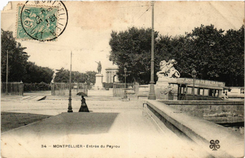 Carte postale ancienne Montpellier - Entrée du Peyrou à Montpellier