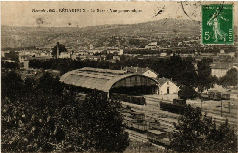 Carte postale ancienne Hérault - Bédarieux -La Gare - Vue panoramique à Bédarieux