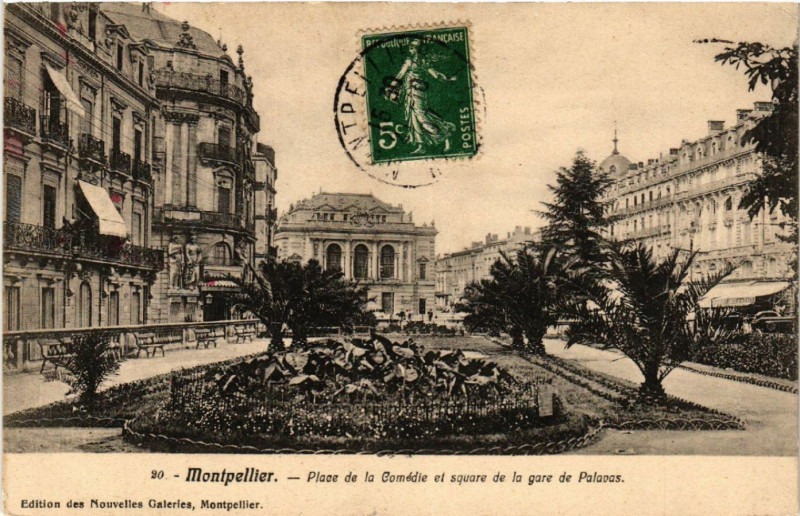 Carte postale ancienne Montpellier - Place de la Comédie et square de la gare de Palavas à Montpellier