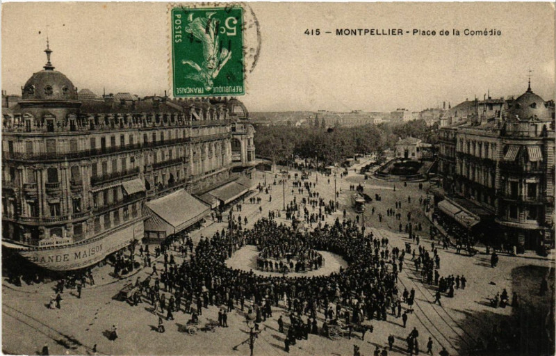 Carte postale ancienne Montpellier - Place de la Comédie à Montpellier