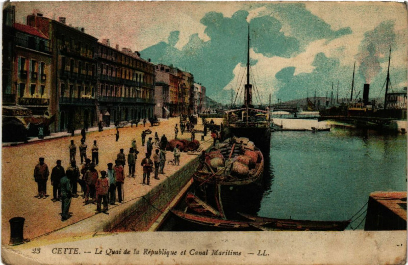 Carte postale ancienne Cette - Le Quai de la République et Canal Maritime
