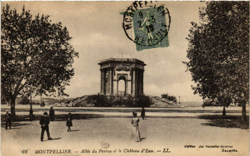 Carte postale ancienne Montpellier - Allée de Peyrou et le Cháteau d'Eau à Montpellier