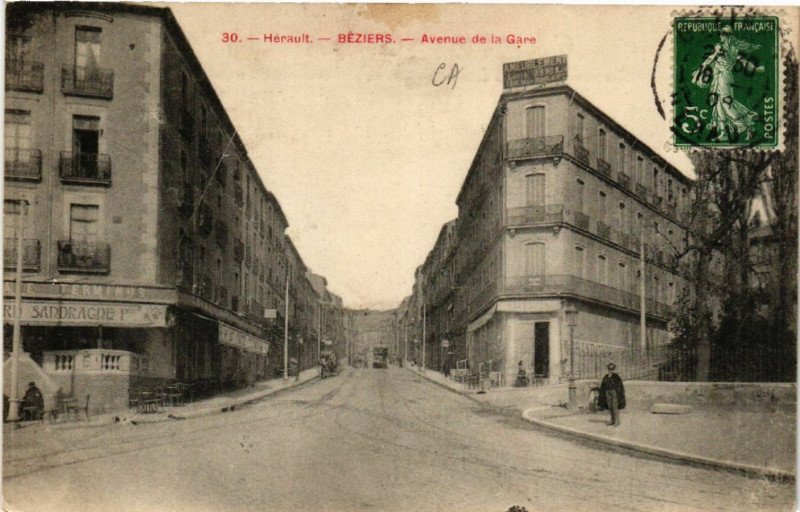 Carte postale ancienne Hérault - Béziers - Avenue de la Gare à Béziers