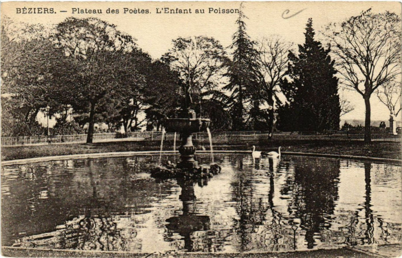 Carte postale ancienne Béziers - Plateau des Poétes -L'Enfant au Poisson à Béziers