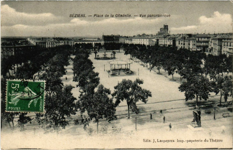 Carte postale ancienne Béziers - Place de la Citadelle - Vue panoramique à Béziers