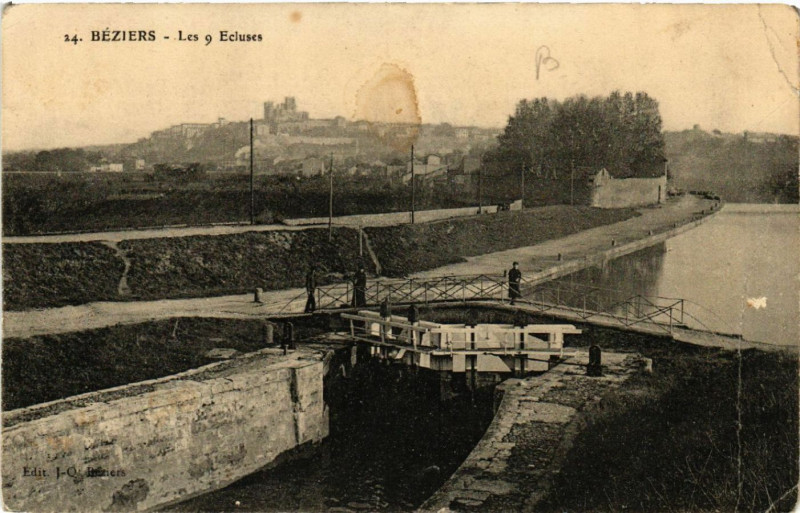 Carte postale ancienne Béziers - Les 9 Ecluses à Béziers