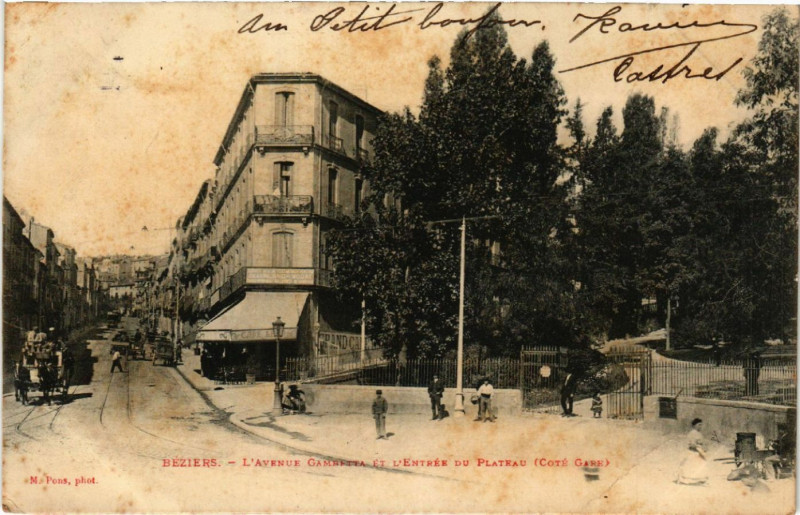 Carte postale ancienne Béziers - L'Avenue Gambetta et L'Entrée du Plateau (Coté Gape) à Béziers
