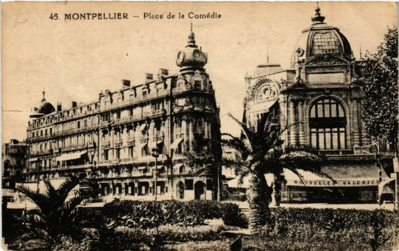 Carte postale ancienne Montpellier - Place de la Comédie à Montpellier