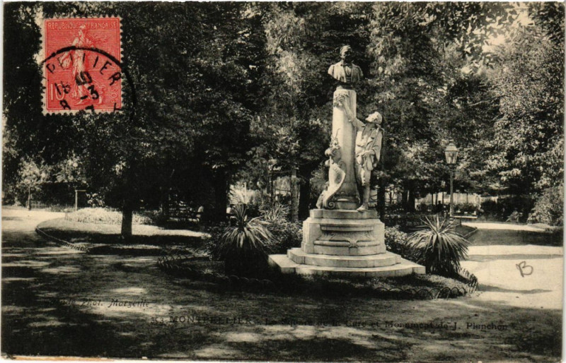 Carte postale ancienne Montpellier - Le Square de la Gare et Monument  J. Planchon à Montpellier