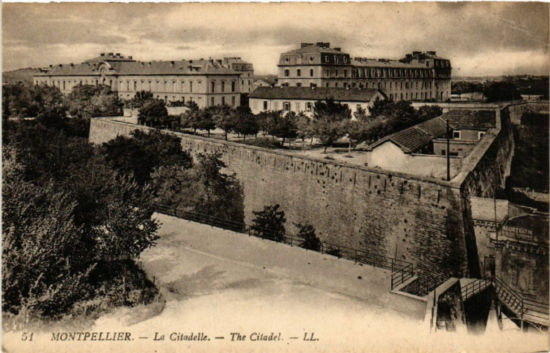 Carte postale ancienne Montpellier - La Citadelle - The Citadel à Montpellier