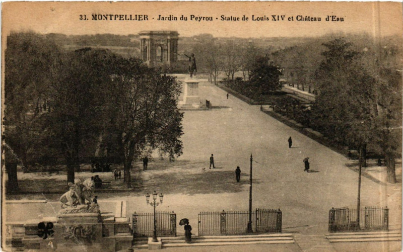 Carte postale ancienne Montpellier - Jardin du Peyrou - Statue de Louis Xiv et Cháteau... à Montpellier