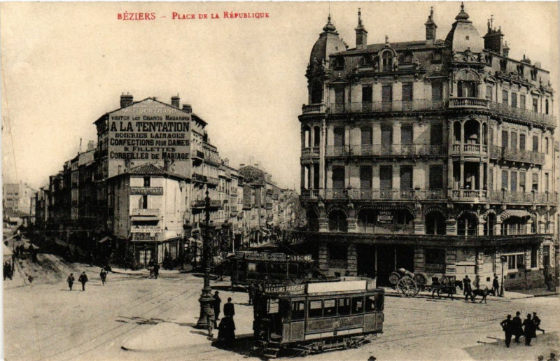 Carte postale ancienne Béziers - Place de la République à Béziers