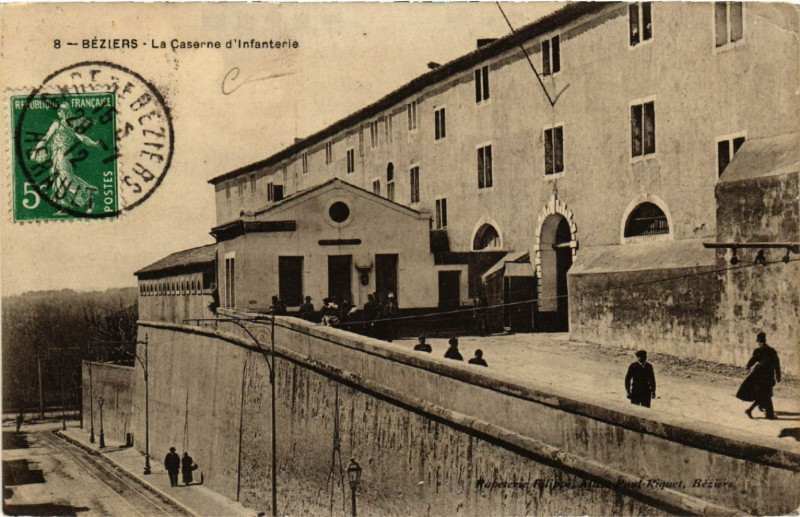 Carte postale ancienne Béziers - La Caserne d'Infanterie à Béziers