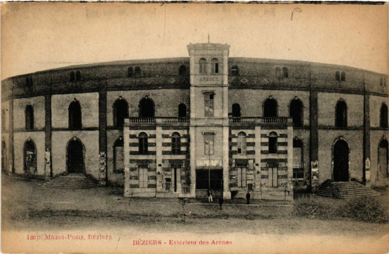 Carte postale ancienne Béziers - Extérieur des Arénes à Béziers