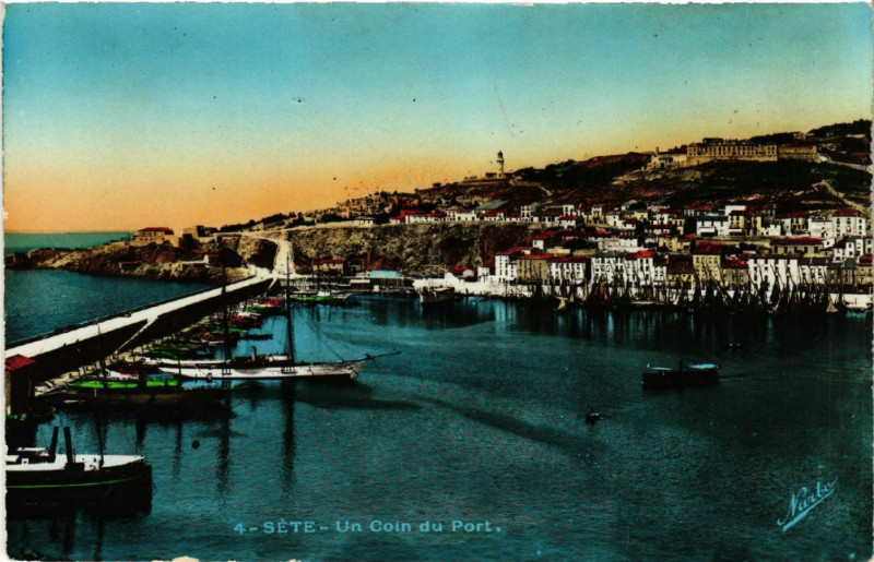 Carte postale ancienne Séte - Un Coin du Port à Sète
