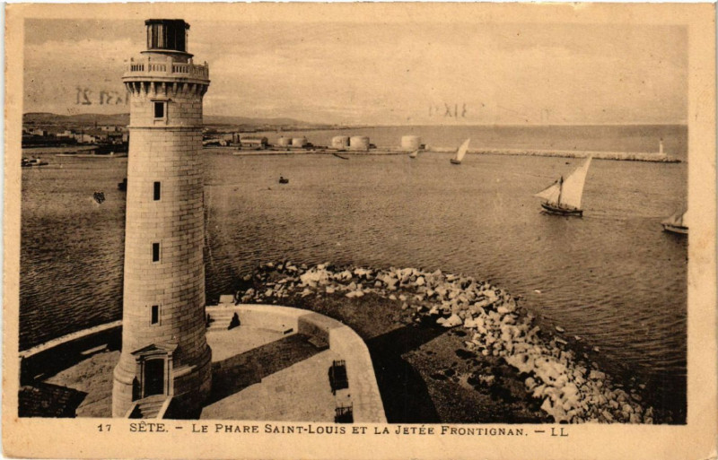 Carte postale ancienne Séte - Le Phare Saint-Louis et la Jetée Frontignan à Sète