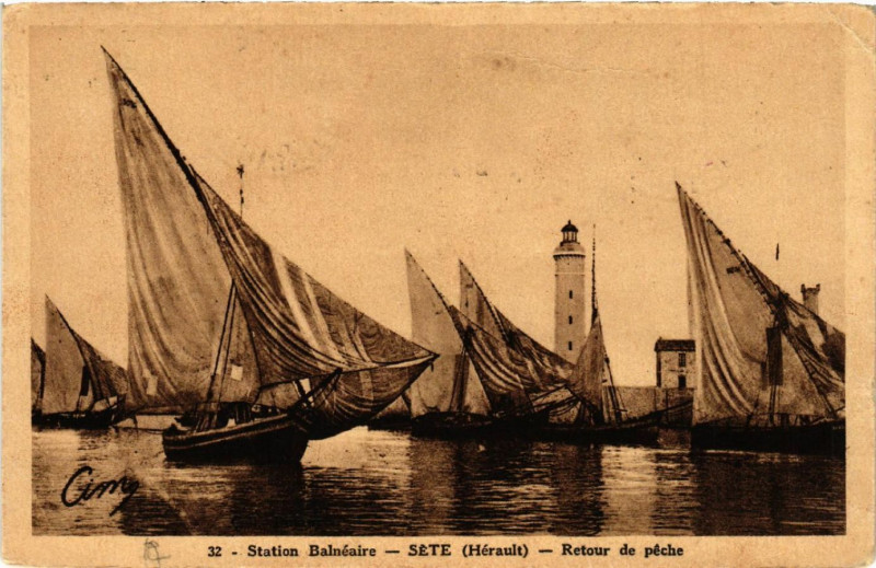 Carte postale ancienne Station Balnéaire - Séte (Hérault) - Retour de péche à Sète