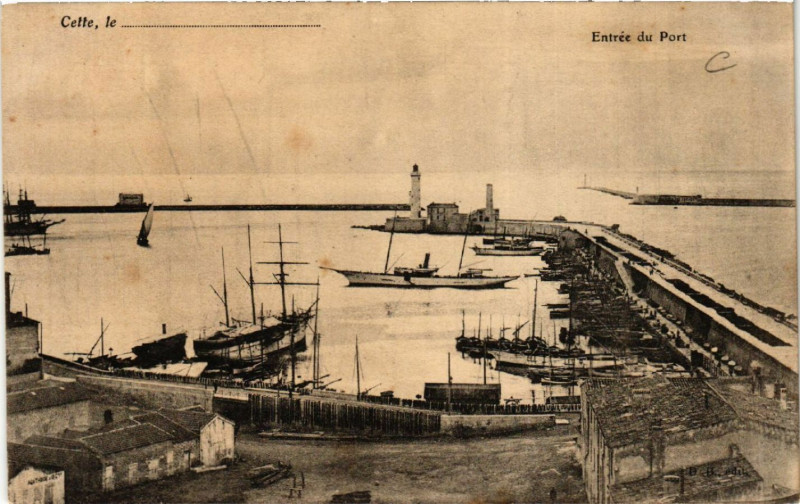 Carte postale ancienne Cette, le ........ - Entrée du Port