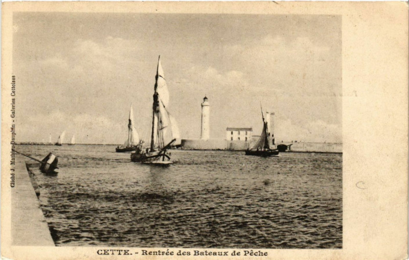 Carte postale ancienne Cette - Rentrée des Bateaux de Péche