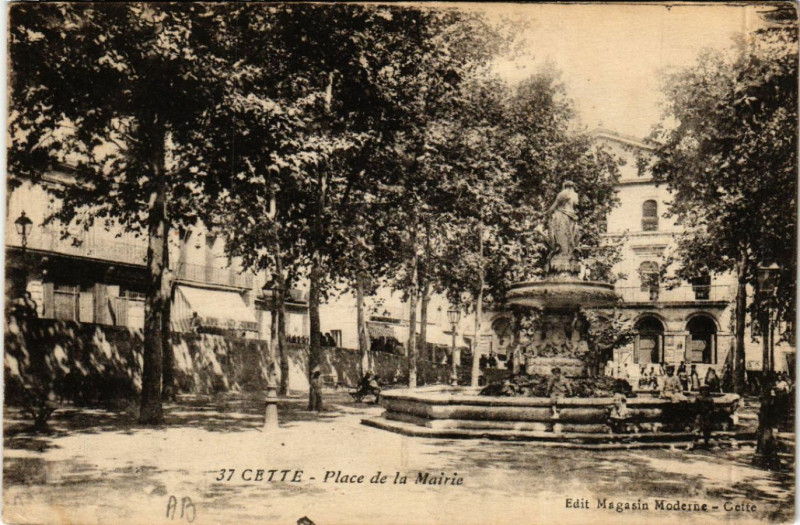 Carte postale ancienne Cette - Place de la Mairie