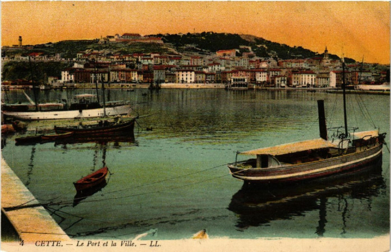 Carte postale ancienne Cette - Le Port et la Ville