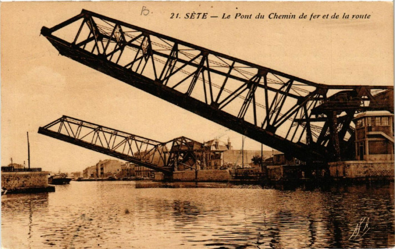 Carte postale ancienne Séte - Le Pont du Chemin de fer et de la route à Sète