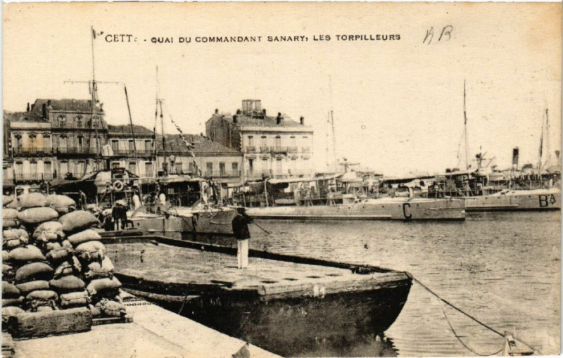 Carte postale ancienne Cette - Quai du Commandant Sanary, les Torpilleurs