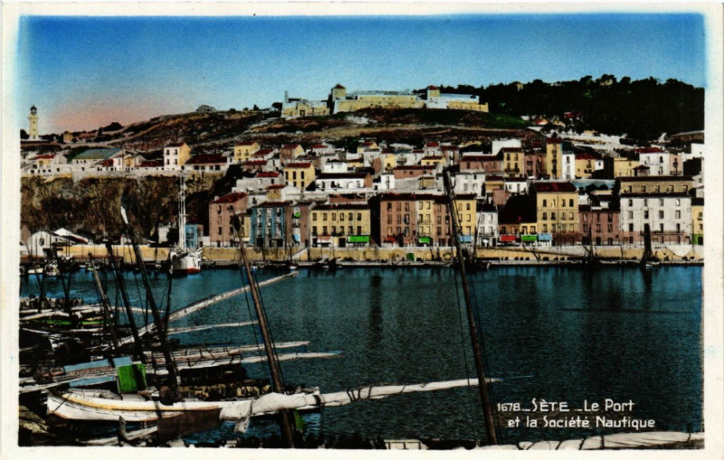 Carte postale ancienne Séte - Le Port et la Société Nautique à Sète