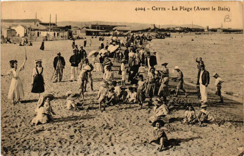 Carte postale ancienne Cette - La Plage (Avant le Bain)