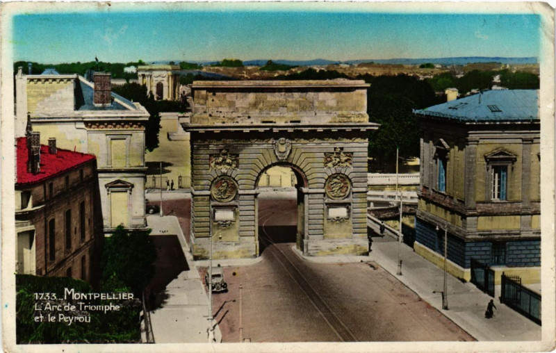 Carte postale ancienne Montpellier - L'Arc de Triomphe et le Peyrou à Montpellier