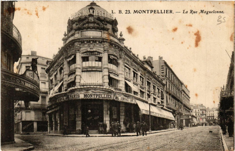 Carte postale ancienne Montpellier- La Rue Maguelonne à Montpellier