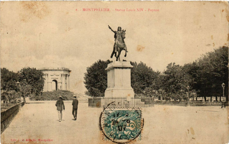Carte postale ancienne Montpellier - Statue Louis Xiv -Peyrou à Montpellier